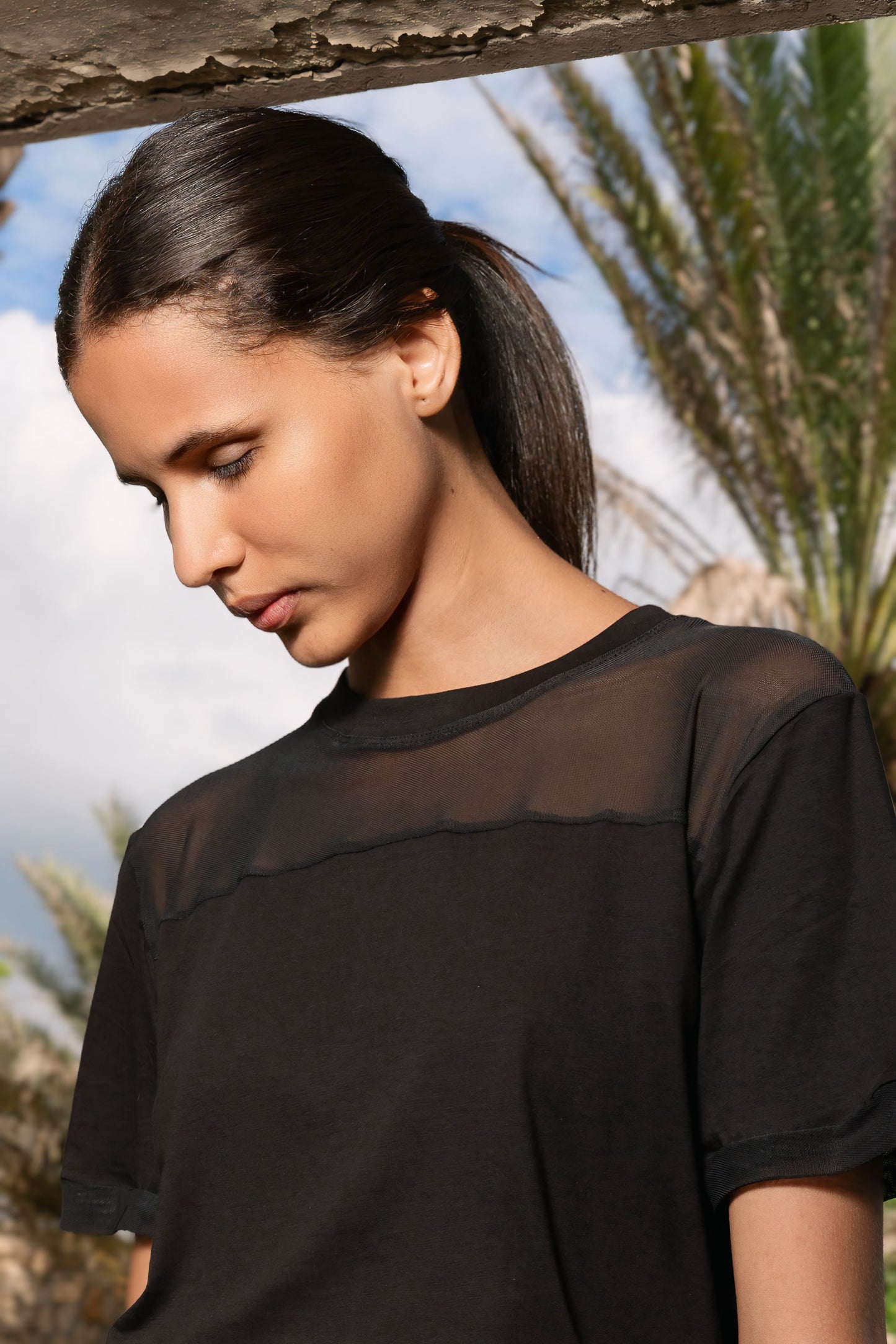 Leona Black T-Shirt