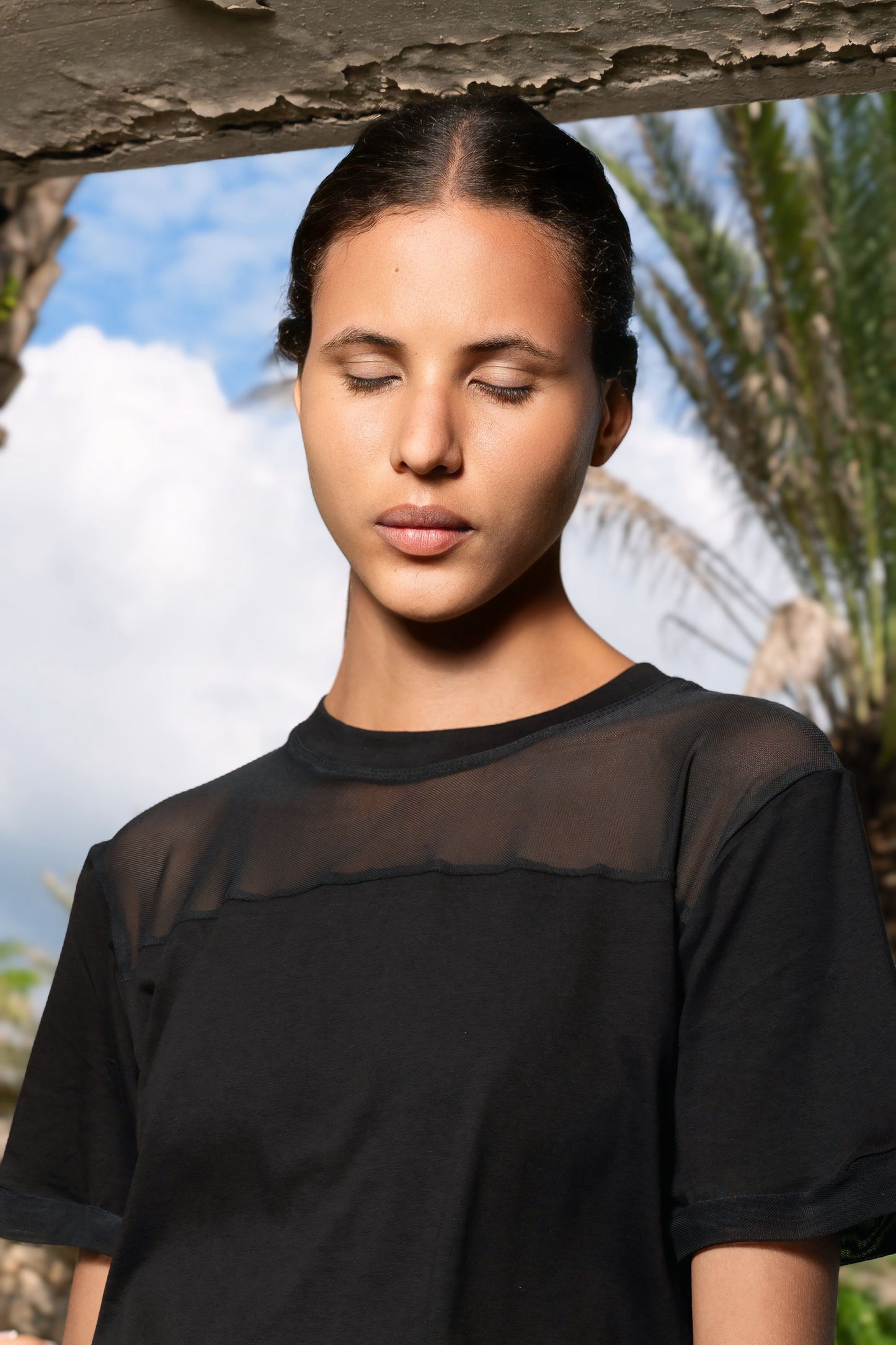 Leona Black T-Shirt